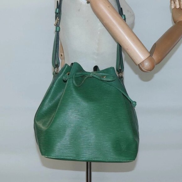 LOUIS VUITTON Epi Petit Noe Shoulder Bag Green LV Auth - Picture 15 of 16